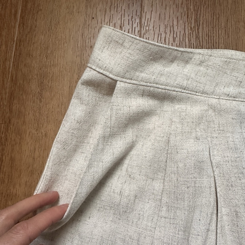 Peppermayo Women's Linen Blend Pleated Shorts Size 10 - Picture 2 of 9